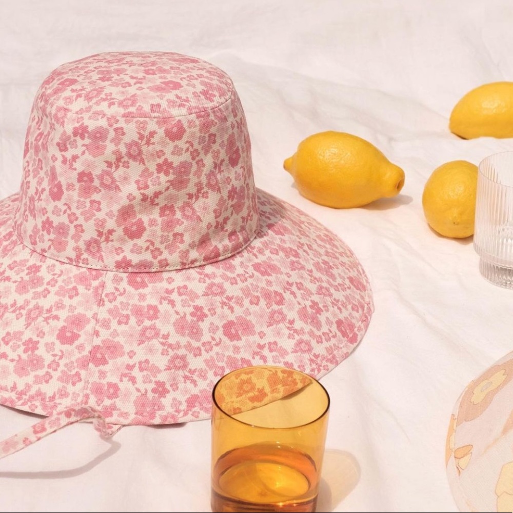 Lack of color pink bucket hat